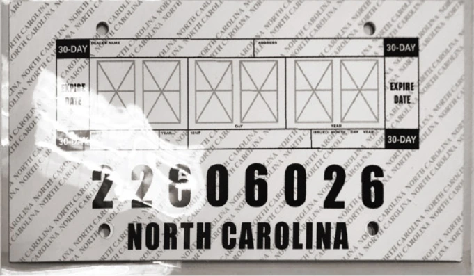 Ejemplo de las placas temporales en Carolina del Norte Ejemplo actualizado de las placas temporales en Carolina del Norte